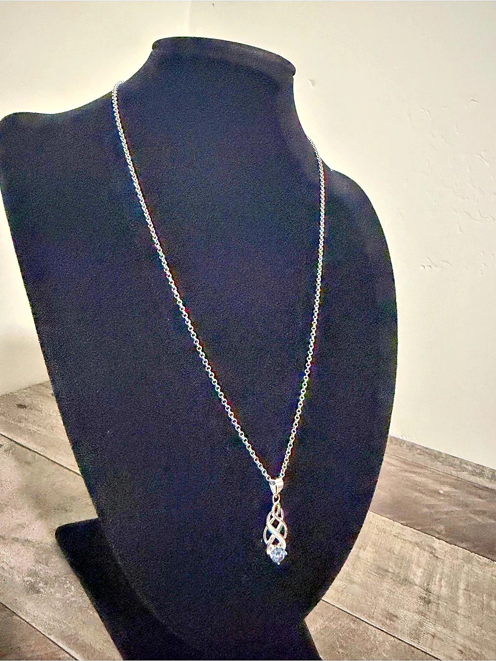 S925 Silver-Tone Pendant Necklace Like New